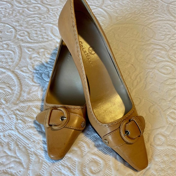 Cole Haan Buckle Kitten Heel Pumps SIZE 6B - Picture 1 of 7
